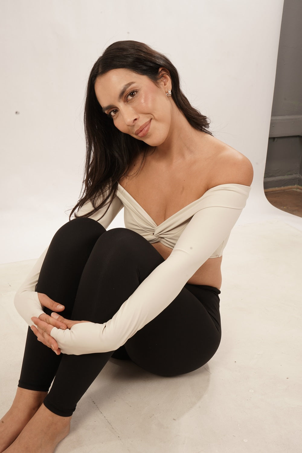 Top Off-Shoulder Aura Blanco Crema