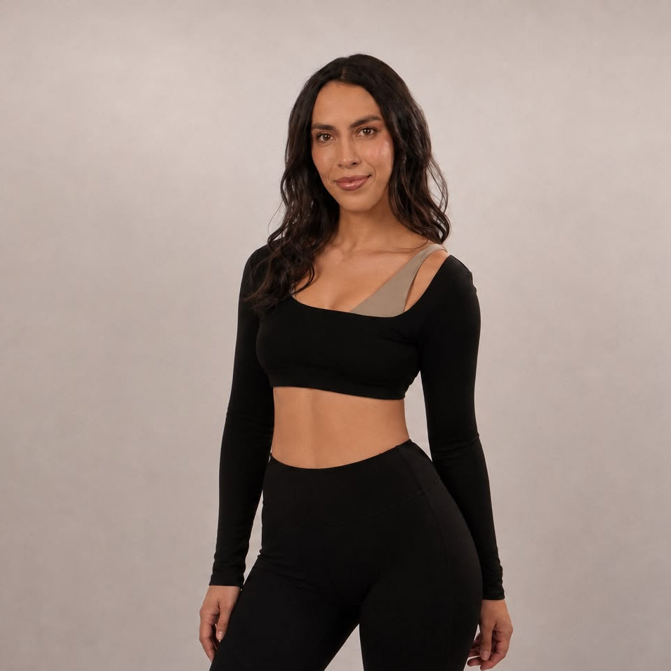Crop top de escote cuadrado Aura en negro de LYA Studio, foto principal