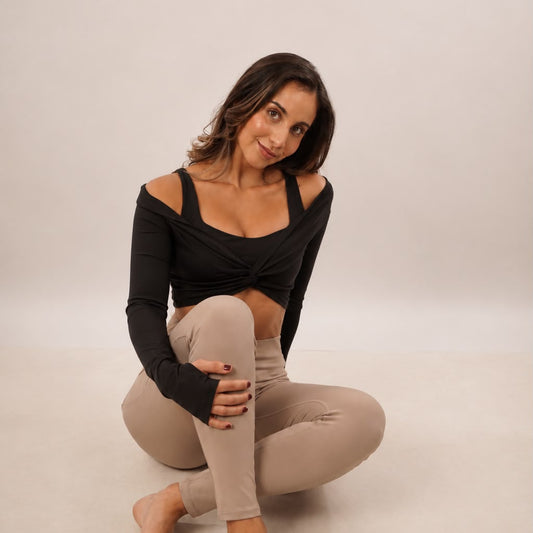 Top off-shoulder Aura en negro de LYA Studio, foto principal