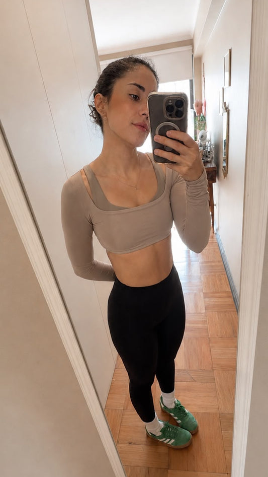 Crop top de escote cuadrado Aura en dust de LYA Studio, foto principal